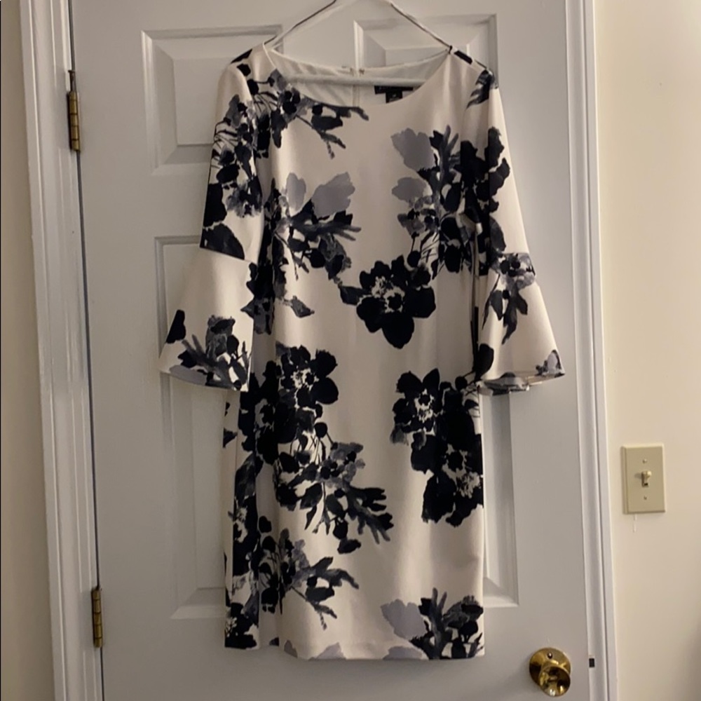 White/black floral cocktail dress